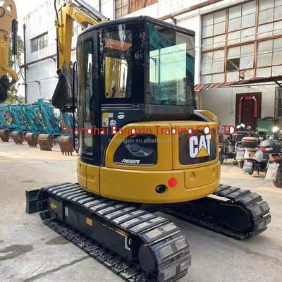 Маленькая машинная мини-экскаватор CAT 304 в хорошем состоянии