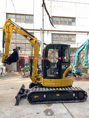 Маленькая машинная мини-экскаватор CAT 304 в хорошем состоянии
