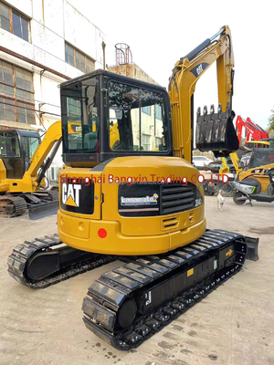 Маленькая машинная мини-экскаватор CAT 304 в хорошем состоянии