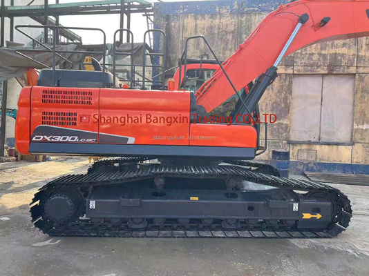 Подержанный экскаватор Doosan DX300LC-9C с передовыми технологиями и мощной производительностью