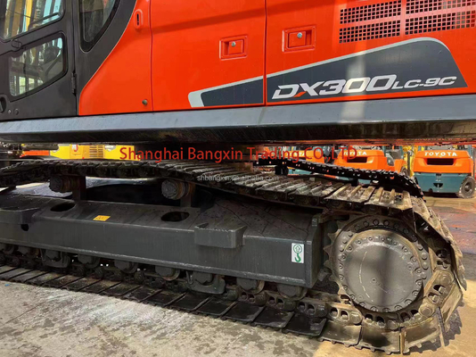 Подержанный экскаватор Doosan DX300LC-9C в отличном состоянии для ваших проектов