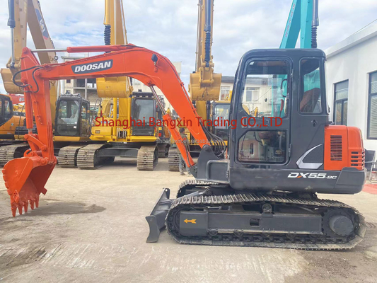 Использованный экскаватор Doosan DH55 с низким рабочим временем и оригинальным гидравлическим насосом