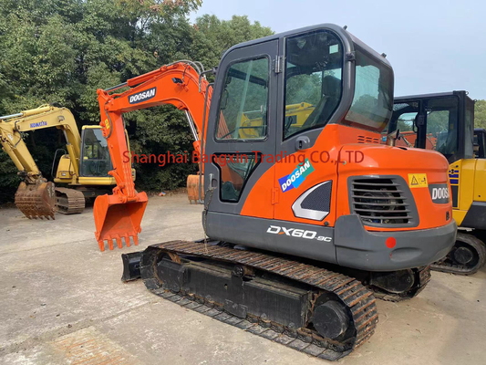 Отличная рабочая производительность Использованный экскаватор Doosan DX60 с оригинальным гидравлическим насосом