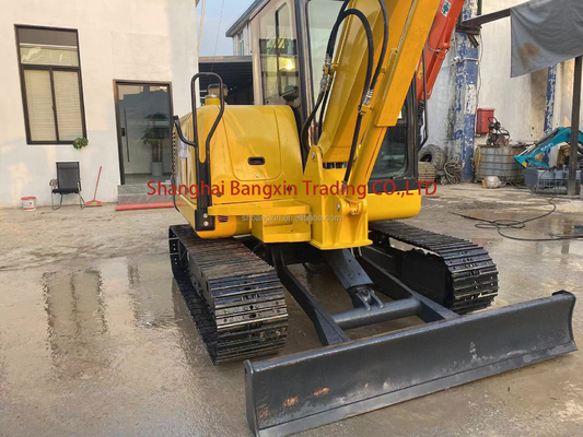 В хорошем состоянии использованный экскаватор Komatsu PC56 все функции нормальные 7 дней доставка